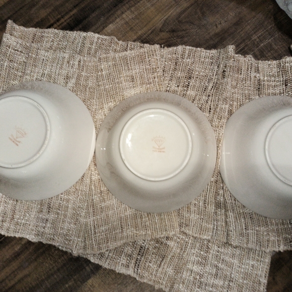 Set of Three Large 9" Stoneware Bowls - Picture 10 of 13